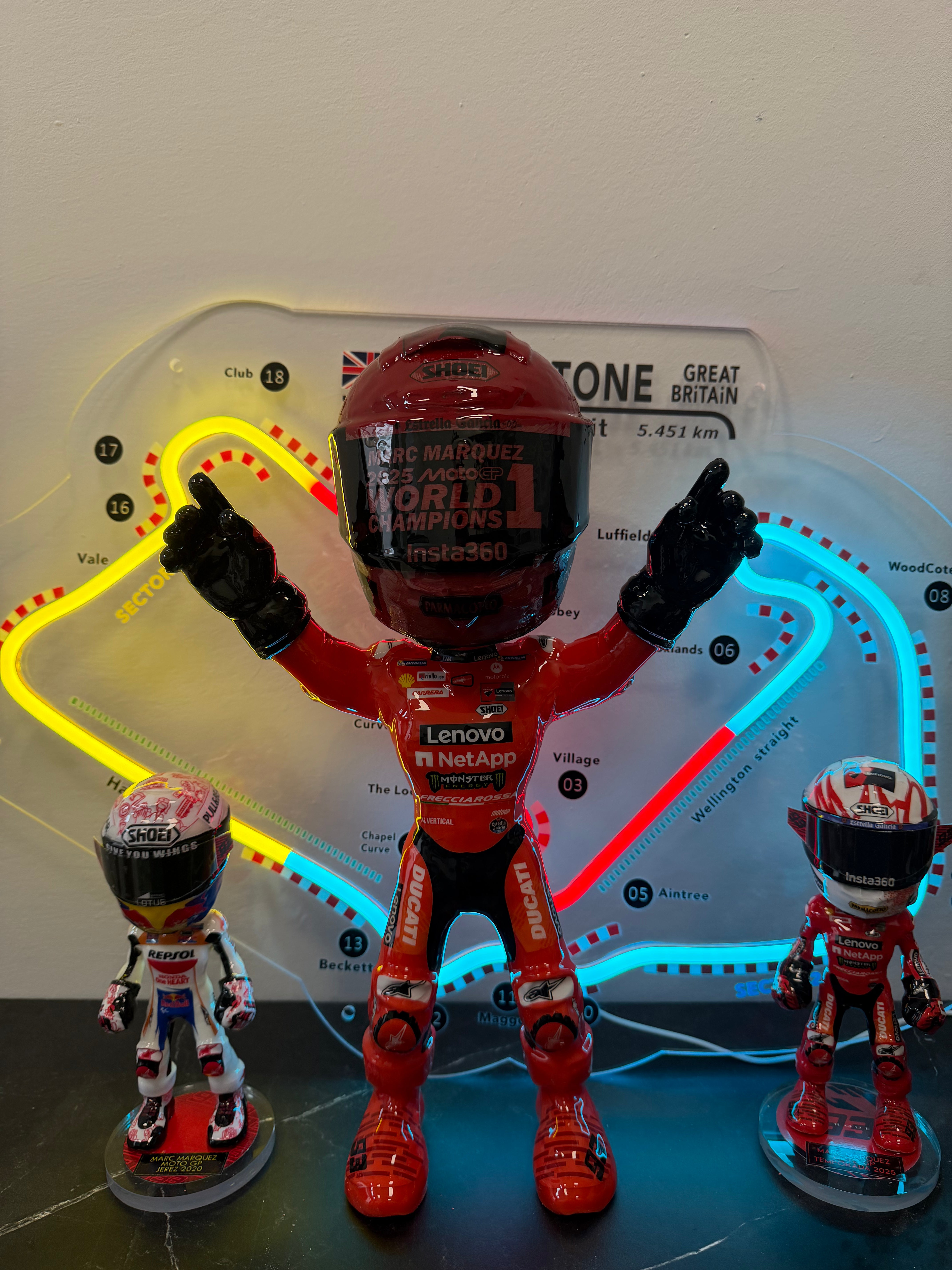 Marc Márquez campeón del mundo 2025 (40cm)